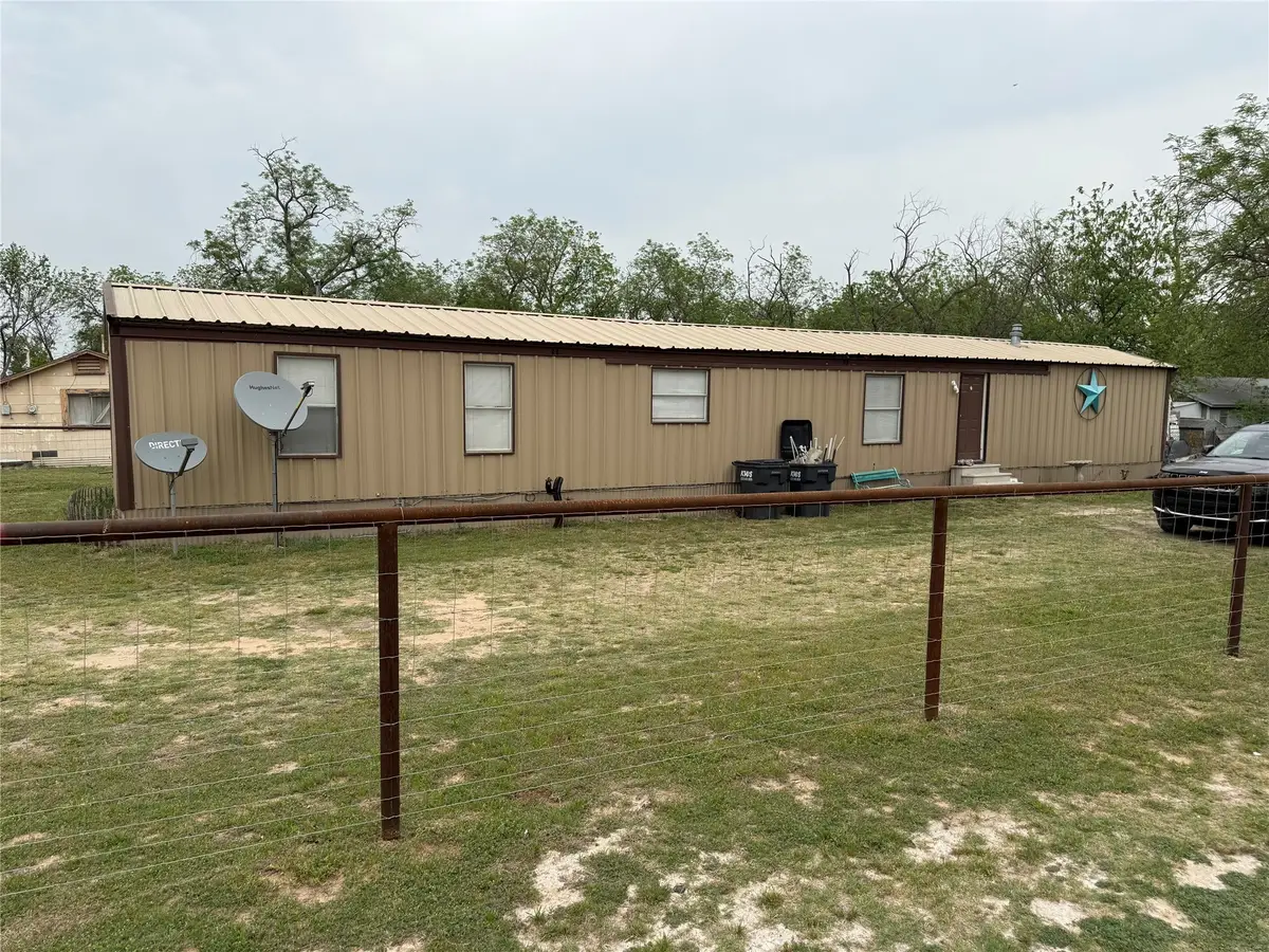 1041 Ladelle Street, De Leon, TX 76444 - Image #1