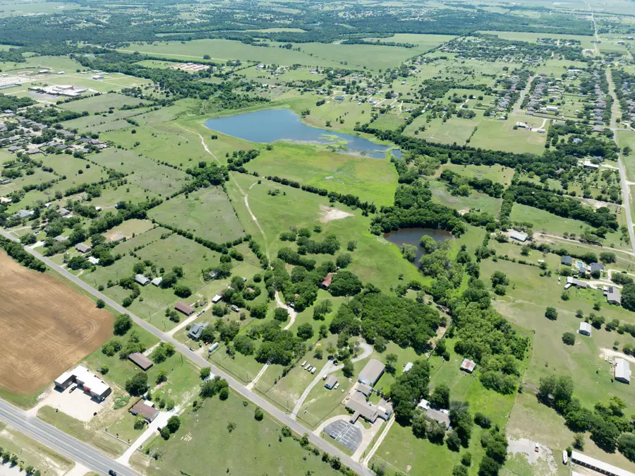 1355 N Houston Street, Lorena, TX 76655 - Image #2