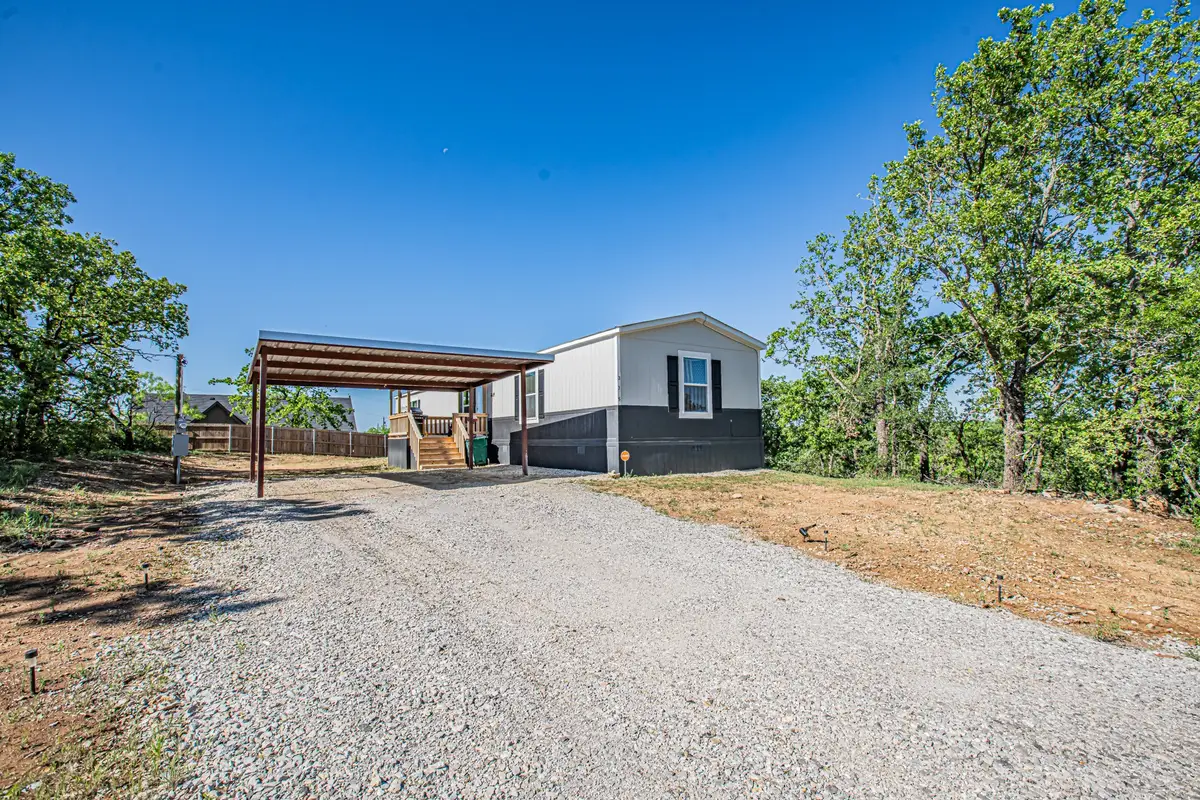 335 Overland Trail, Bridgeport, TX 76426 - Image #1