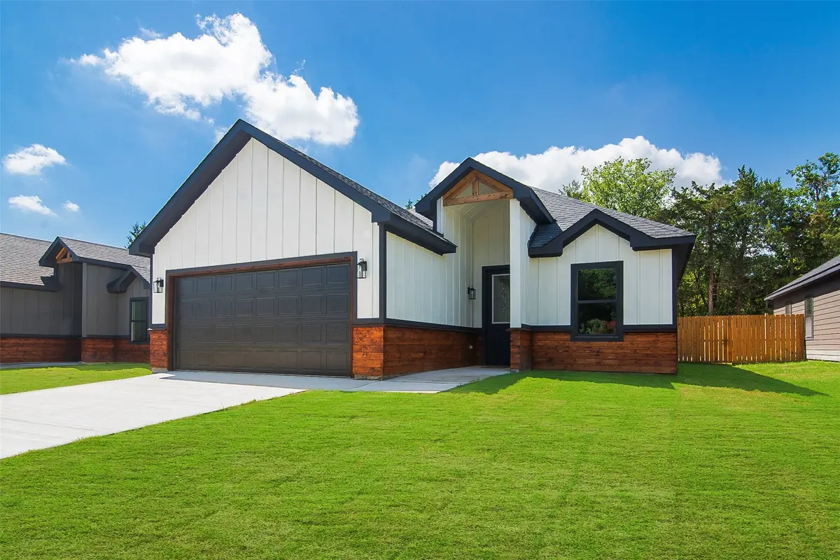 205 W Elm Street, Whitewright, TX 75491 - Image #1