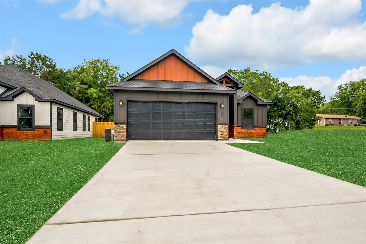 207 W Elm Street, Whitewright, TX 75491 - Image #1