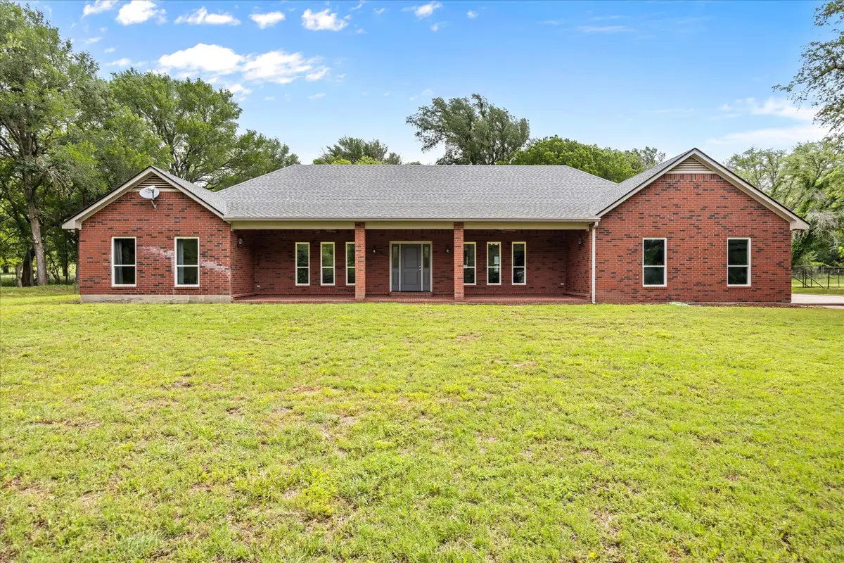 107 Pleasant Valley Lane, Weatherford, TX 76087 - Image #1