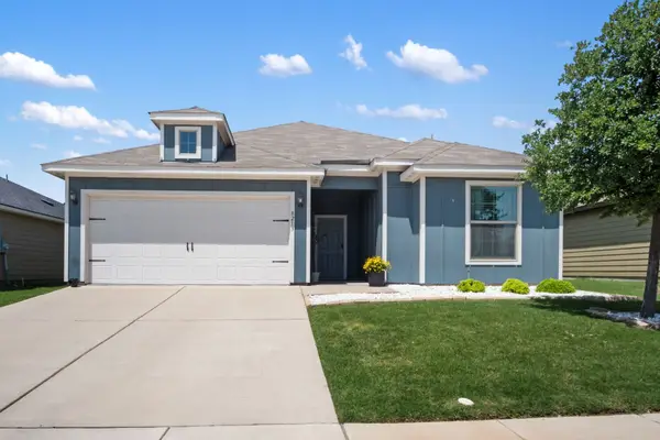 8213 Smokey Creek Pass, Fort Worth, TX 76179