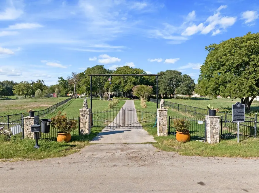 603 E College, Comanche, TX 76442 - Image #3