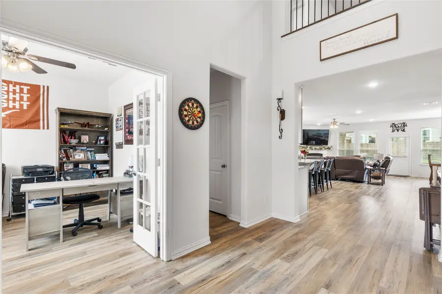 804 Feather Edge Drive, Springtown, TX 76082 - Image #2