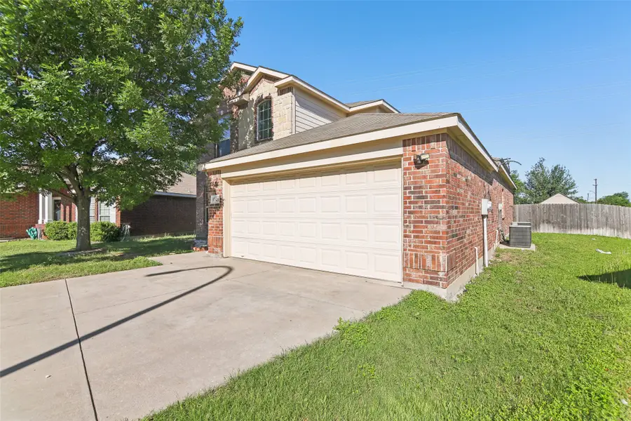 6321 Stone Lake Drive, Fort Worth, TX 76179 - Image #3