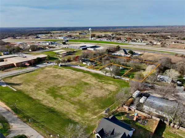 111 N Stadium Drive, Alvord, TX 76225