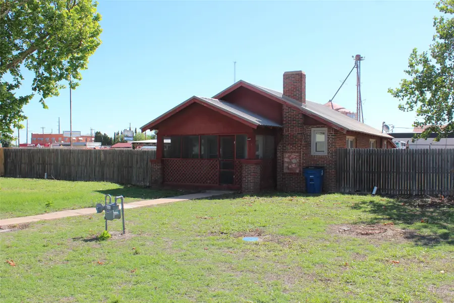 260 S Munday Avenue, Munday, TX 76371 - Image #2