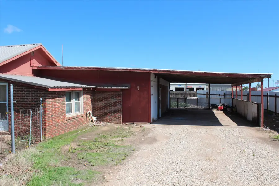 260 S Munday Avenue, Munday, TX 76371 - Image #3