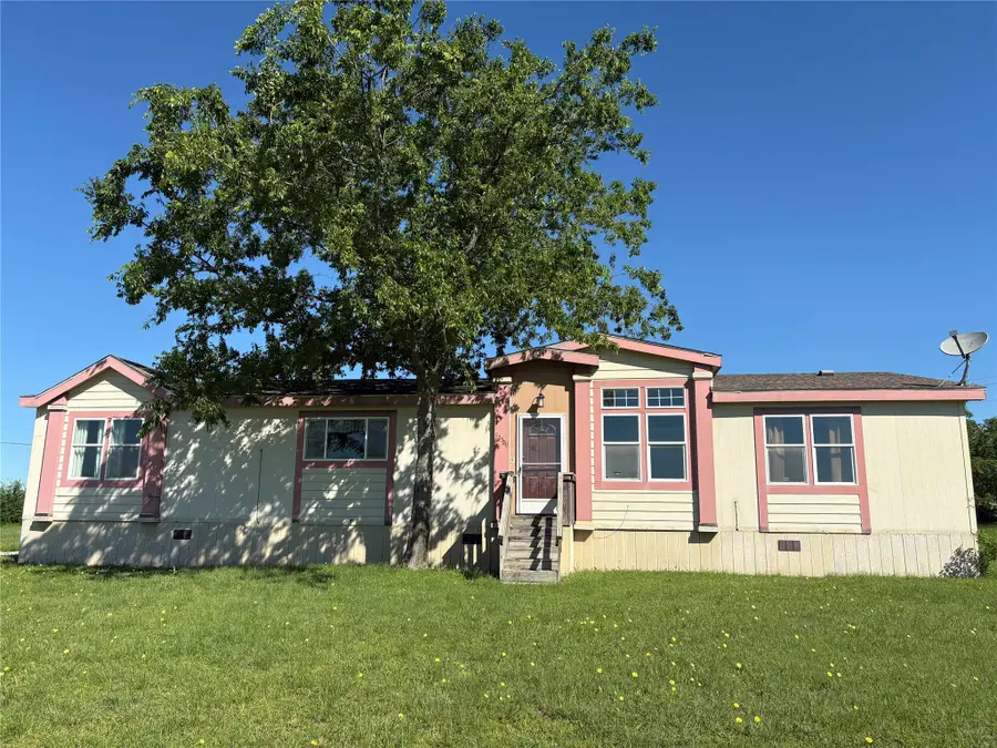 12580 Wildflower Lane, Justin, TX 76247 - Image #2