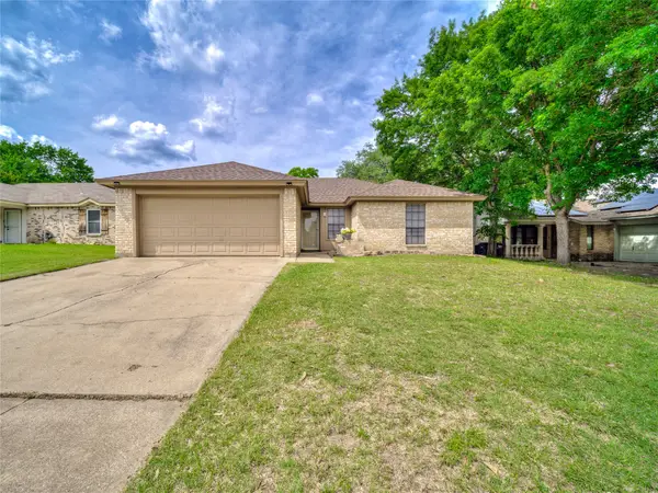 10032 Lone Eagle Drive, Fort Worth, TX 76108
