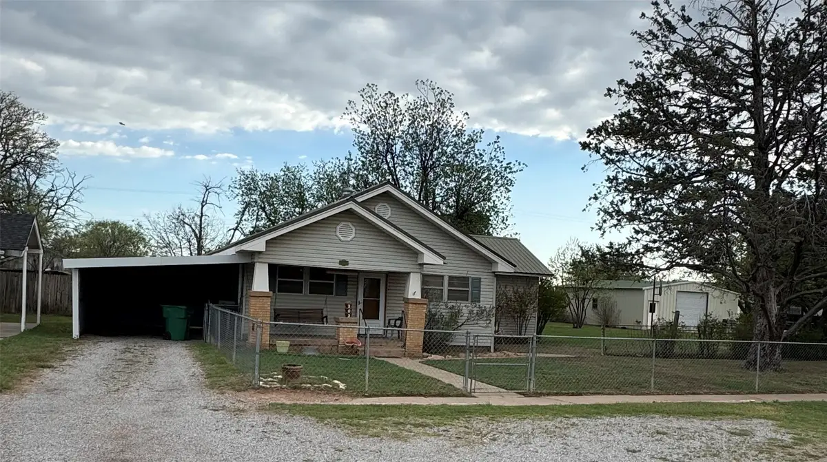 303 E 8th Street, Quanah, TX 79252 - Image #1