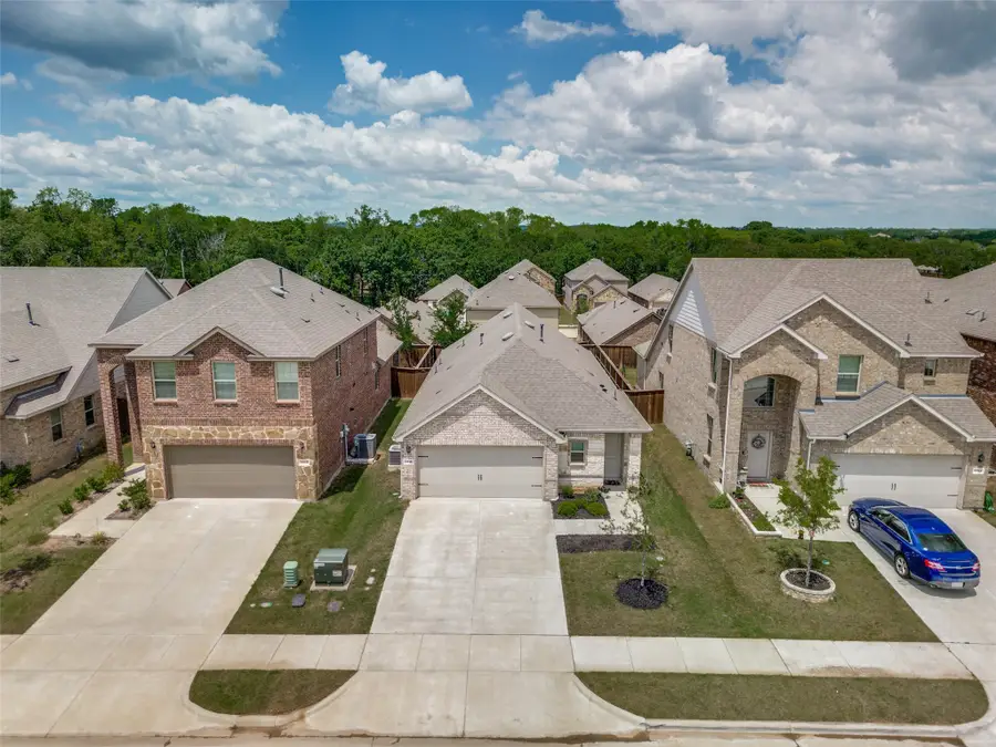 3916 Oak Creek Circle, Denison, TX 75020 - Image #2