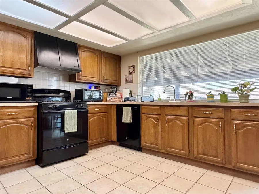 7302 Hardwood Trail, Dallas, TX 75249 - Image #2