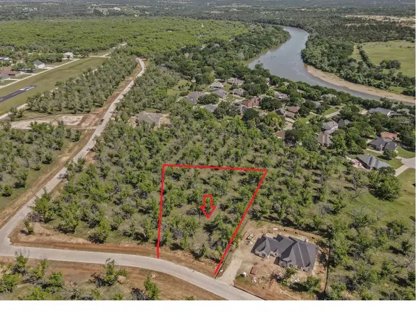 1006 E Landings Road N, Granbury, TX 76049