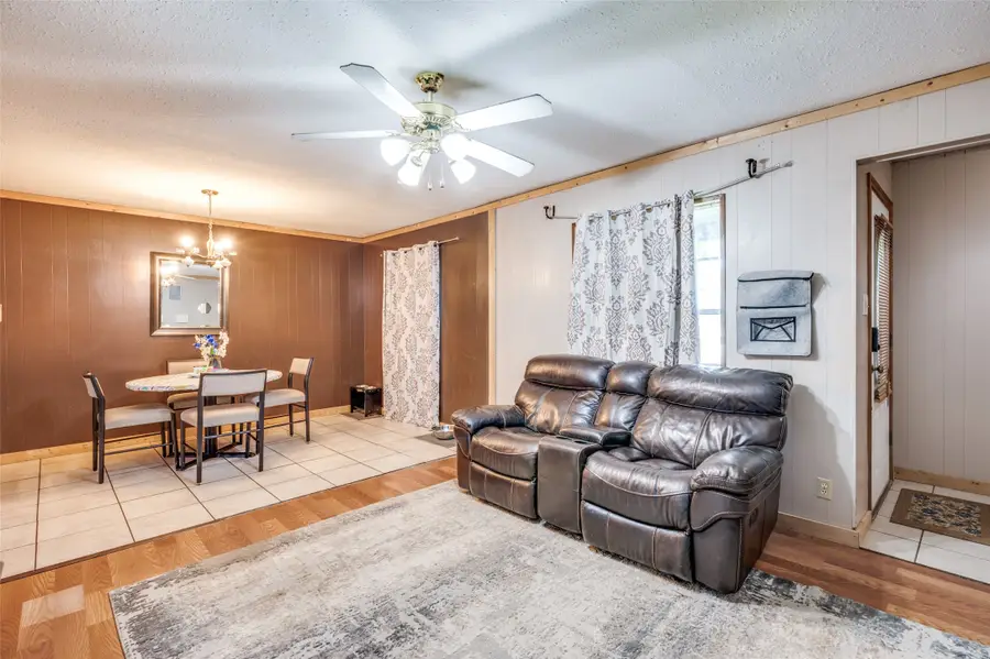 1033 Lydick Lane, River Oaks, TX 76114 - Image #3