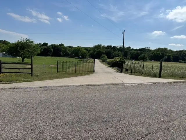 255 Chaparrals Run, Azle, TX 76020 - Image #2