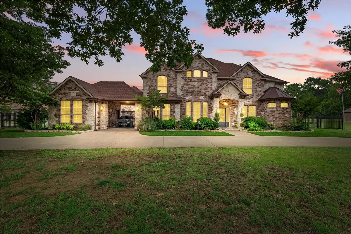 2056 Willow Bend Drive, Oak Leaf, TX 75154 - Image #1