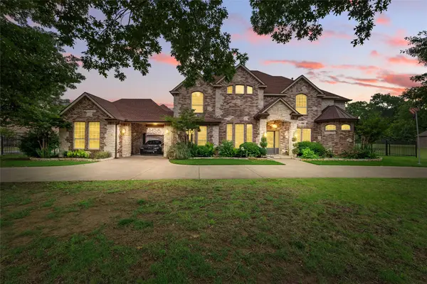2056 Willow Bend Drive, Oak Leaf, TX 75154