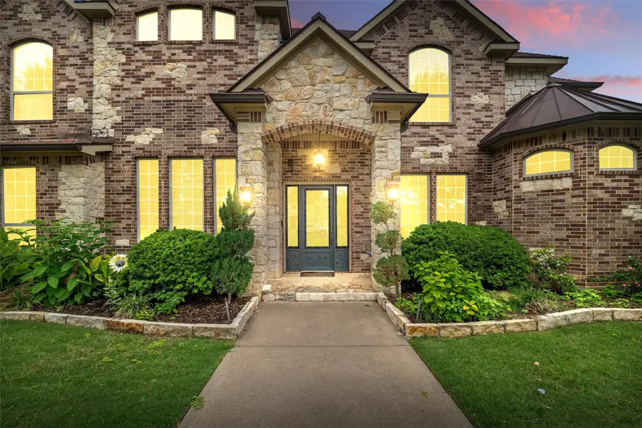 2056 Willow Bend Drive, Oak Leaf, TX 75154 - Image #2