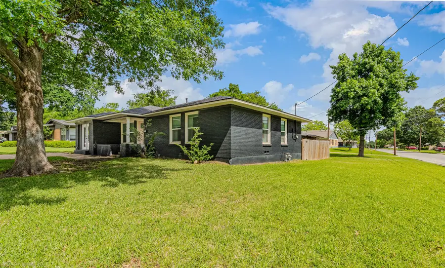 1701 W College Street, Sherman, TX 75092 - #2