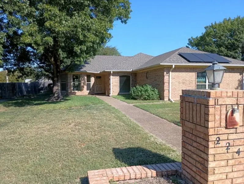 224 Crescent Drive, Hewitt, TX 76643 - Image #1