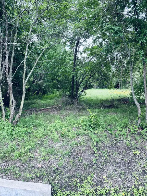 1000 Silver Creek Drive, DeSoto, TX 75115