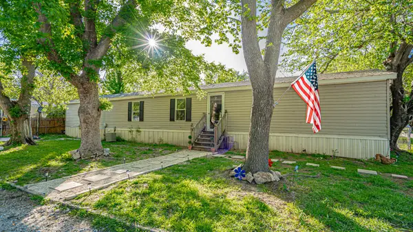 3622 Brook Valley Street, Granbury, TX 76048