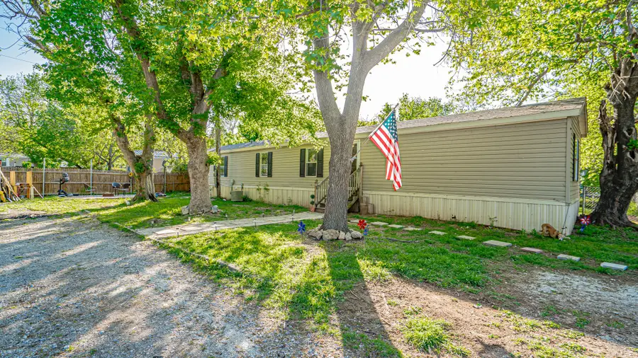 3622 Brook Valley Street, Granbury, TX 76048 - Image #2