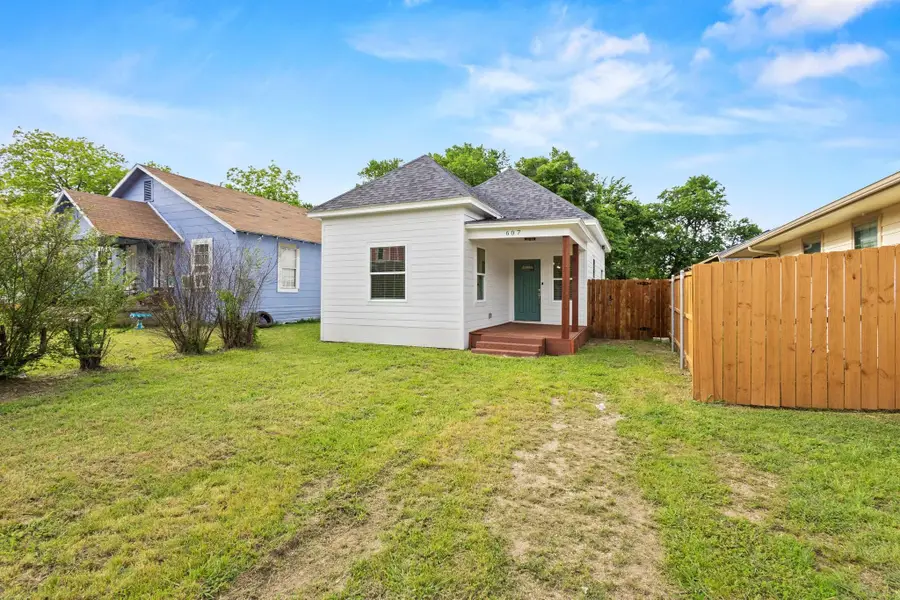 607 W Sears Street, Denison, TX 75020 - Image #2