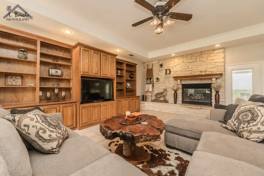 1216 E Commerce, Henrietta, TX 76365 - Image #2