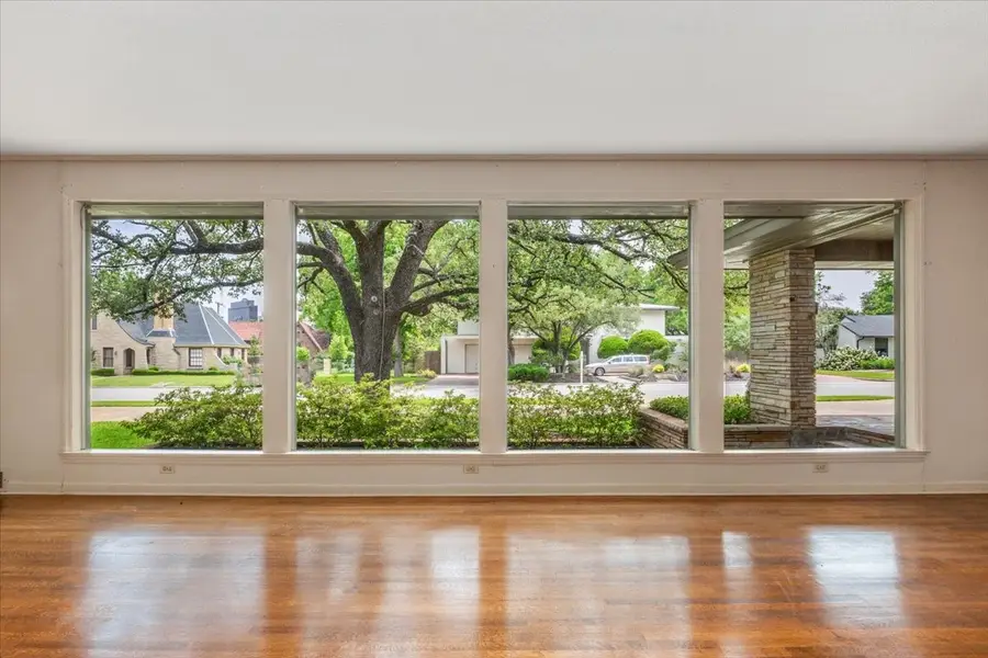 2900 Simondale Drive, Fort Worth, TX 76109 - Image #3