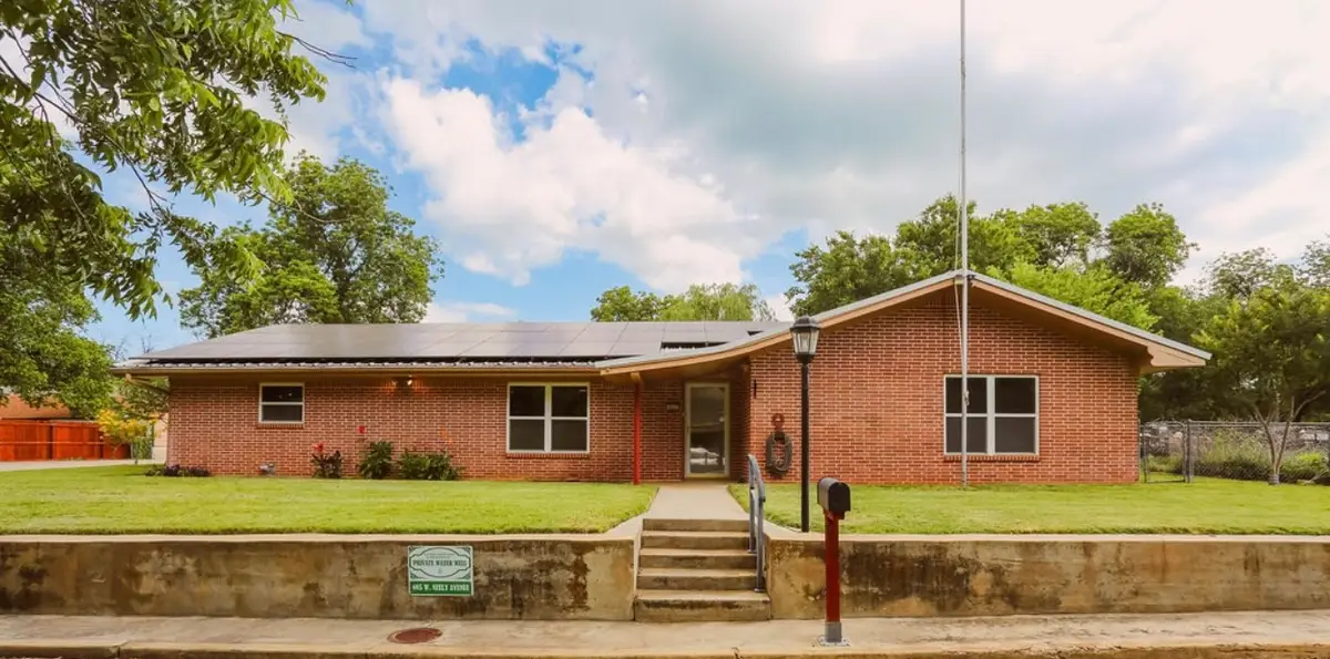405 W Neely Avenue, Comanche, TX 76442 - Image #1