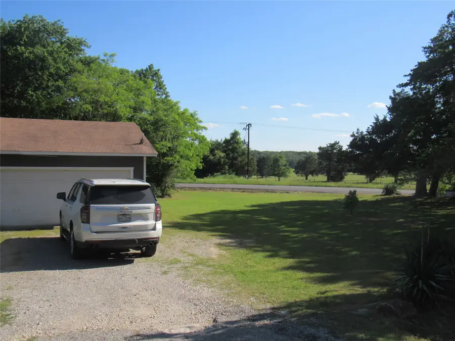 344 Castle Drive, Pottsboro, TX 75076 - Image #2