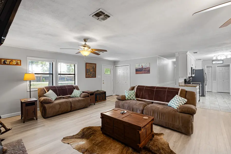 818 Country Club Road, Bowie, TX 76230 - Image #3