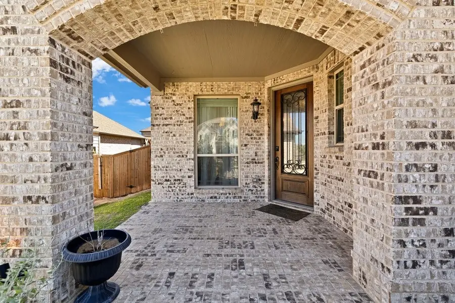 914 Park Vista Drive, Justin, TX 76247 - Image #3