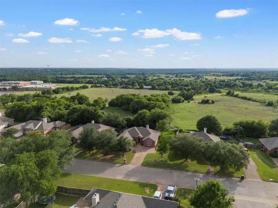 608 Shoal Ridge S, Lorena, TX 76655 - Image #2