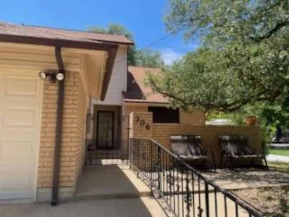 306 S Arnold Street, Lampasas, TX 76550 - #1