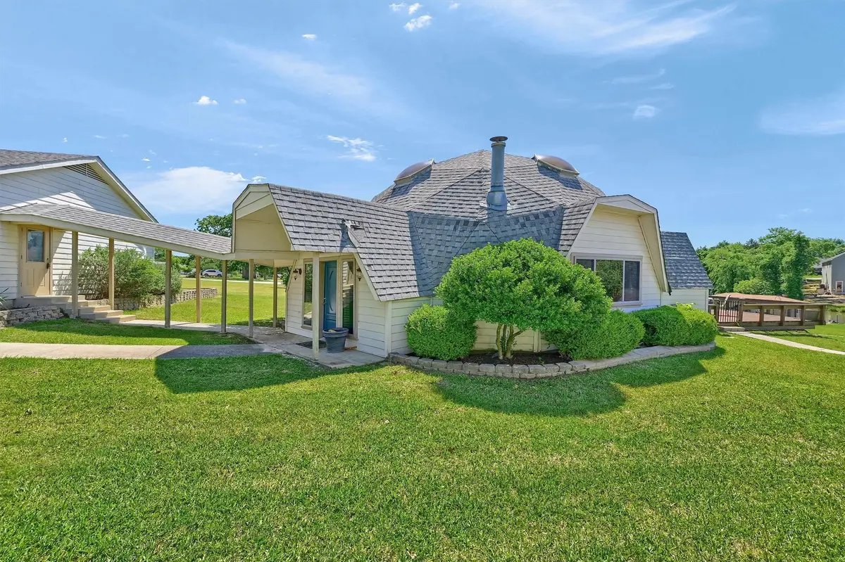 114 E Seminole Drive, Lake Kiowa, TX 76240 - Image #1