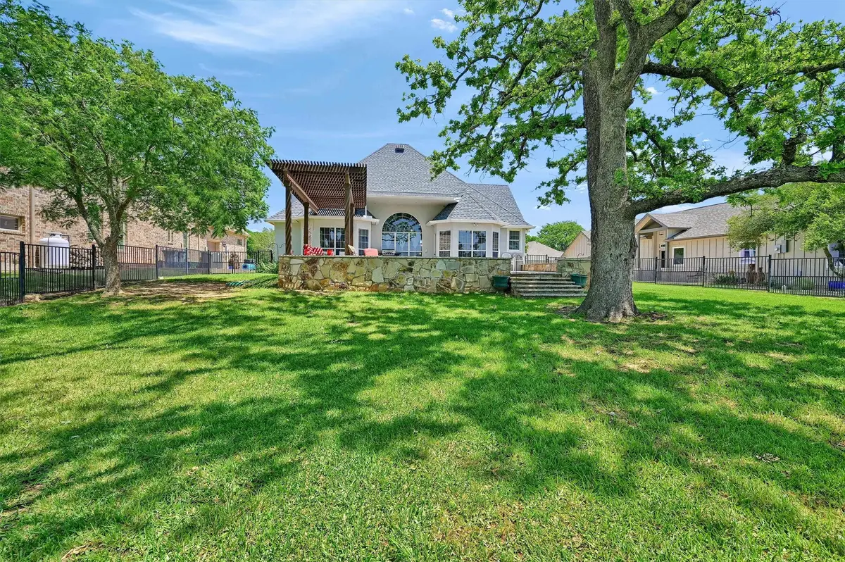 615 Kiowa Drive W, Lake Kiowa, TX 76240 - Image #1