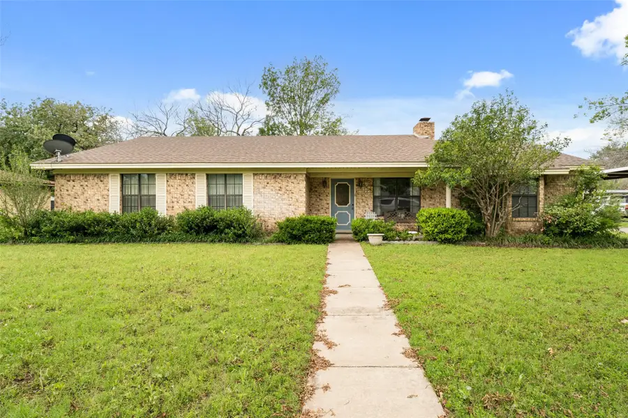 402 N Walnut Street, Lacy Lakeview, TX 76705 - Image #2