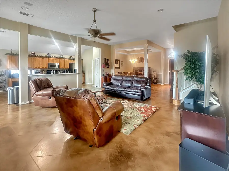 10717 Greenview Court, Benbrook, TX 76126 - Image #3