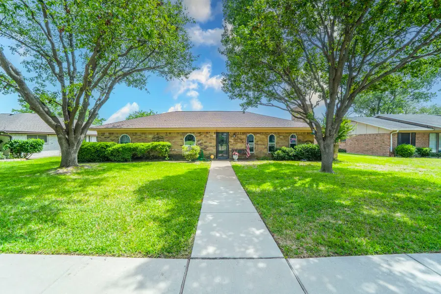 2138 Wellington Drive, Grand Prairie, TX 75051 - Image #2