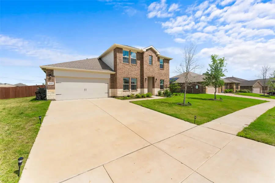 1225 Rolling Meadows Drive, Cedar Hill, TX 75104 - Image #2