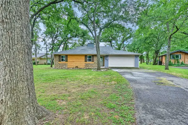 912 Kiowa Drive W, Gainesville, TX 76240