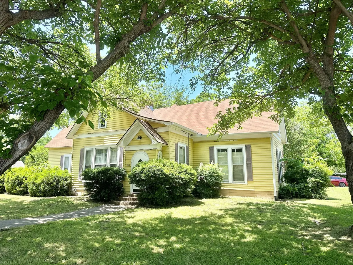 505 S Grand Avenue, Gainesville, TX 76240 - Image #1