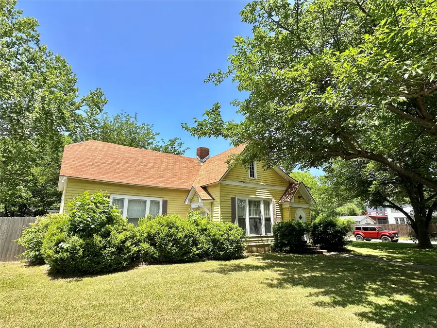 505 S Grand Avenue, Gainesville, TX 76240 - Image #2
