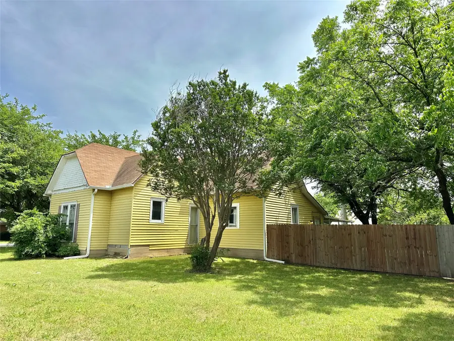 505 S Grand Avenue, Gainesville, TX 76240 - Image #3