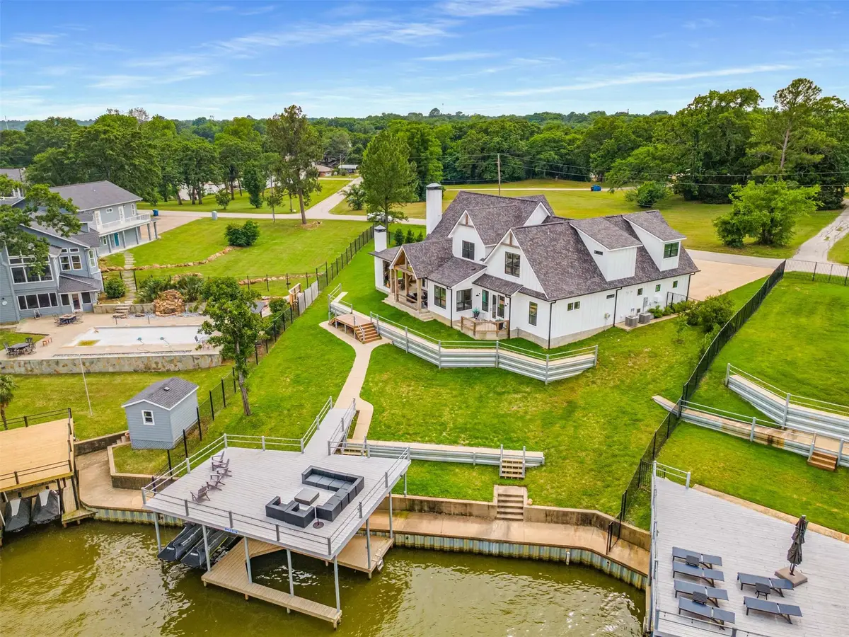 205 Oak Creek Drive, Tool, TX 75143 - Image #1