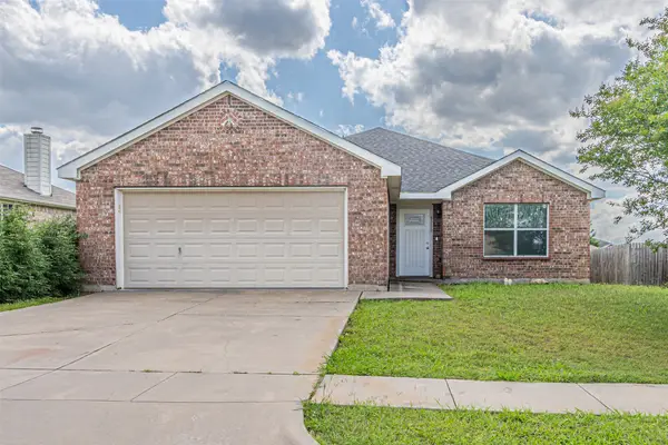 8110 Macgregor Drive, Arlington, TX 76002